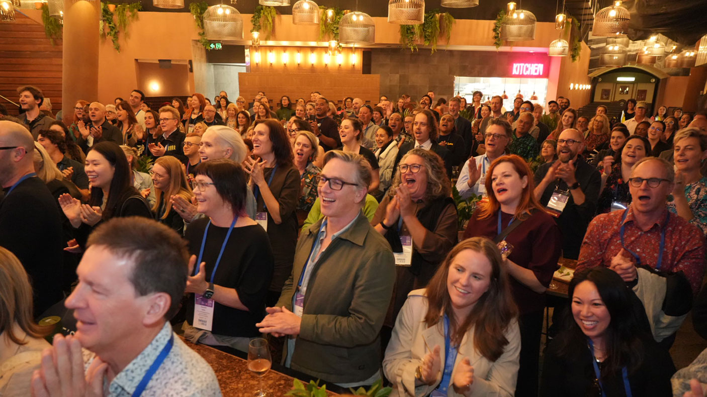 A crowd at the Perth 2024 ISPA Conference are standing a clapping