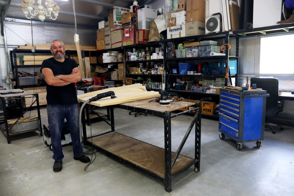 Abdul-Rahman Abdullah in his studio, Mundijong, August 2020. Photo by Anna Louise Richardson. Courtesy of Moore Contemporary.