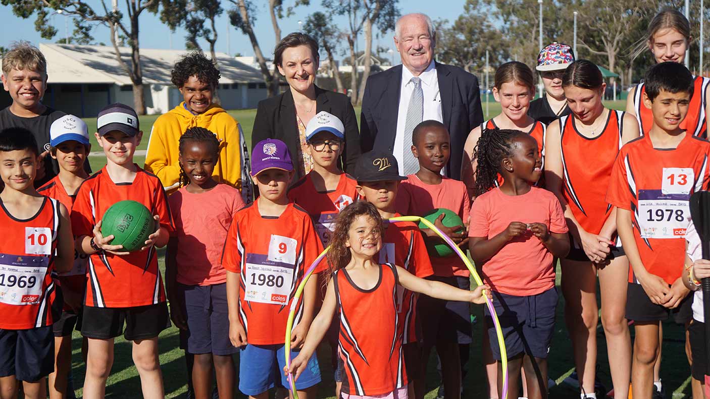 Minister Mick Murray and Amber Jade Sanderson MLA, Member for Morley with kids from Camboon Little Athletics Clubs