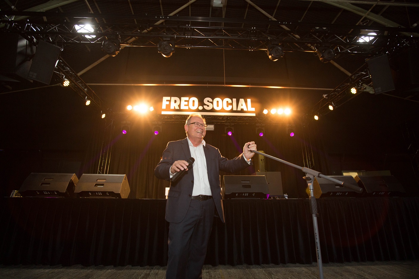 Minister David Templeman singing at new Fremantle venue Freo.Social