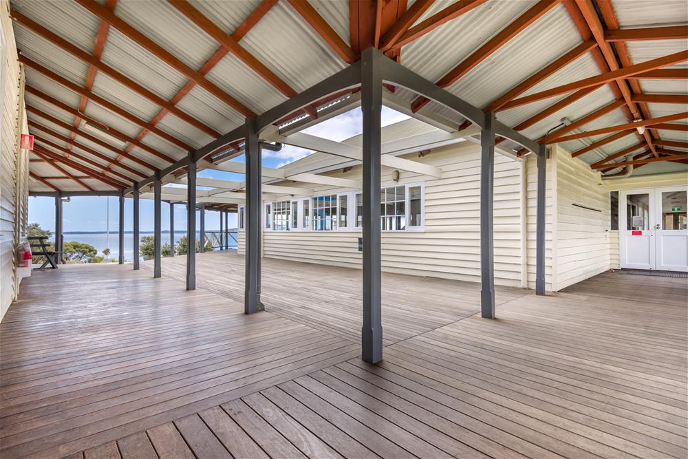 deck-and-verandah-area-off-recreation-room